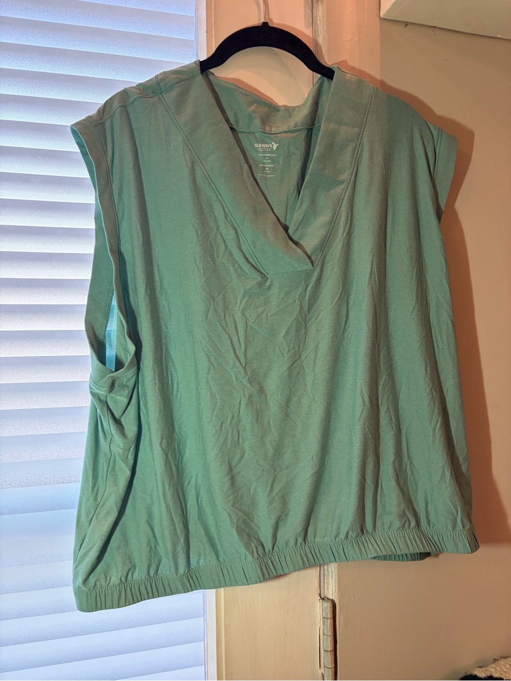 Old Navy Mint Green V-Neck Sleeveless Tank M13